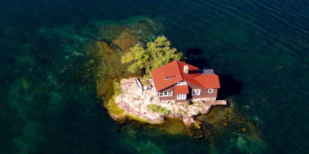 Google Maps’te bile zor görünüyor! Dünyanın en küçük adası: 1 ev ve 1 ağaçtan oluşuyor 1